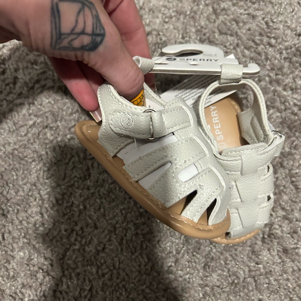 Sperry Kids Cream Sandals- size 2- nwt - Picture 2 of 3